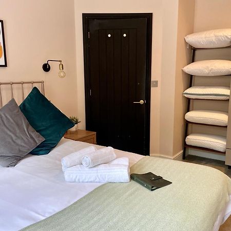 Pillow Menu! 1 Bed Garden Flat Finsbury Park ロンドン エクステリア 写真