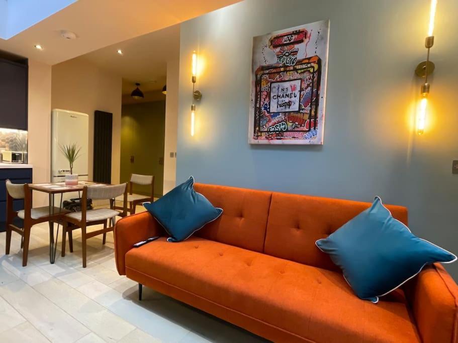 Pillow Menu! 1 Bed Garden Flat Finsbury Park ロンドン エクステリア 写真