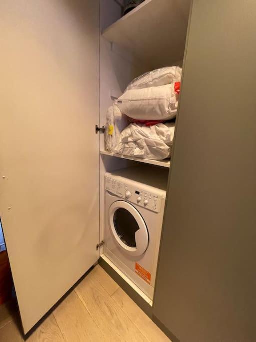 Pillow Menu! 1 Bed Garden Flat Finsbury Park ロンドン エクステリア 写真